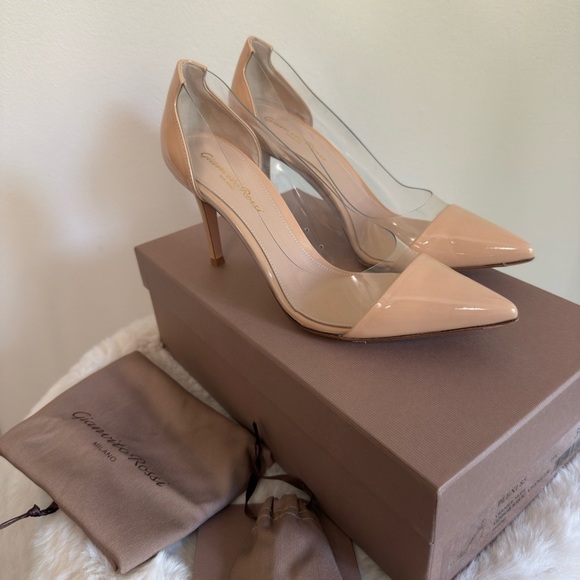 NEW Gianvitto Rossi PUMP WITH CLEAR SIDES IN PLEXI PATENT LEATHER - Picture 2 of 9